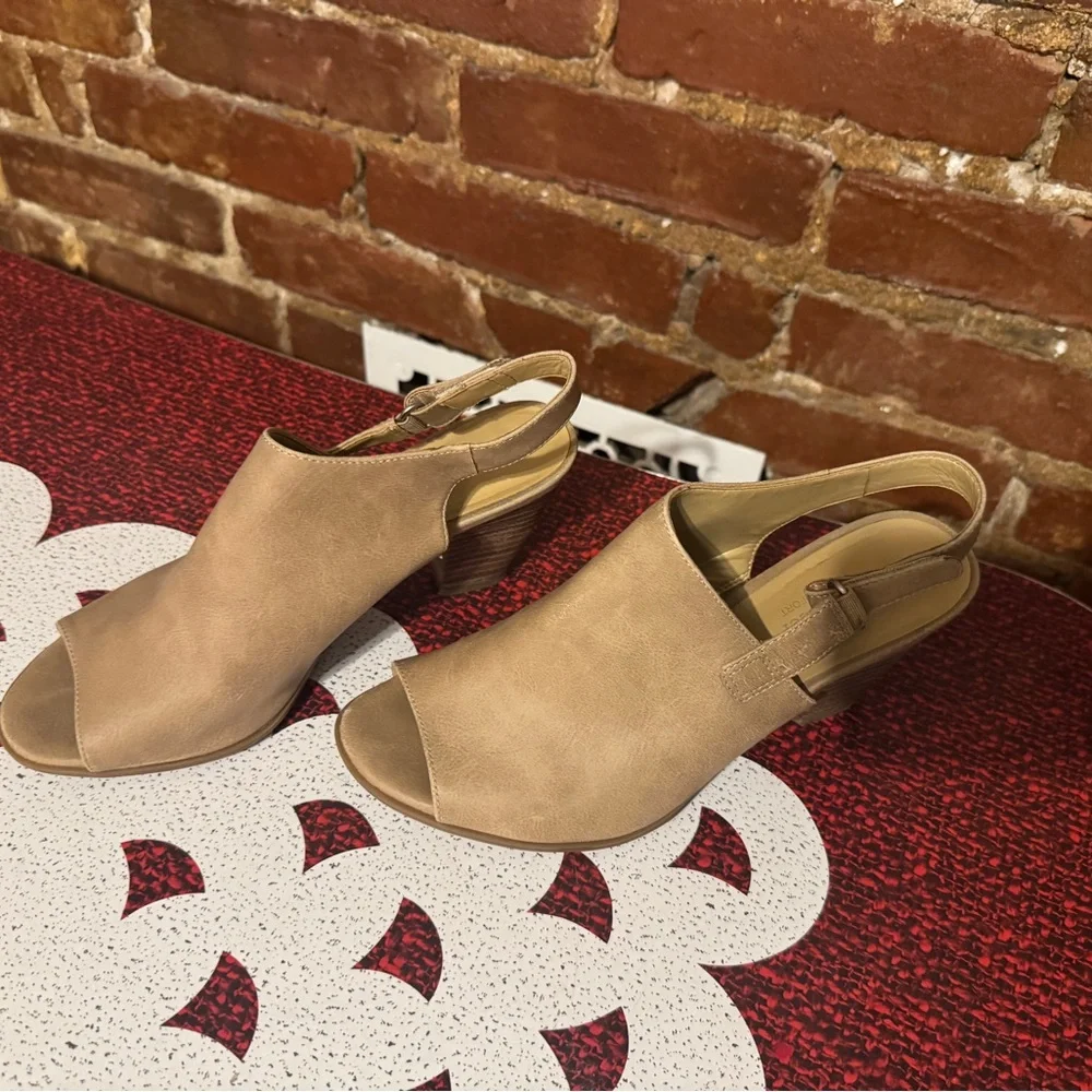 Naturalizer Tan Minimalist Slingback Sandals Size 7.5 - Picture 4 of 9